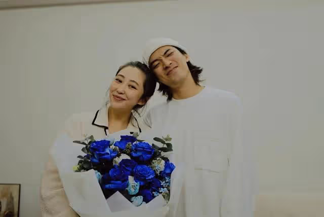 恭喜男神結婚了! 林哲熹牽10年女友登記:我們很開心唷