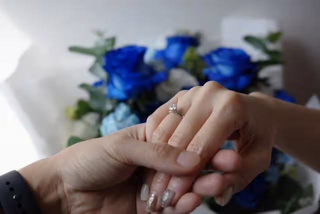 恭喜男神結婚了! 林哲熹牽10年女友登記:我們很開心唷