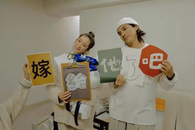 恭喜男神結婚了! 林哲熹牽10年女友登記:我們很開心唷