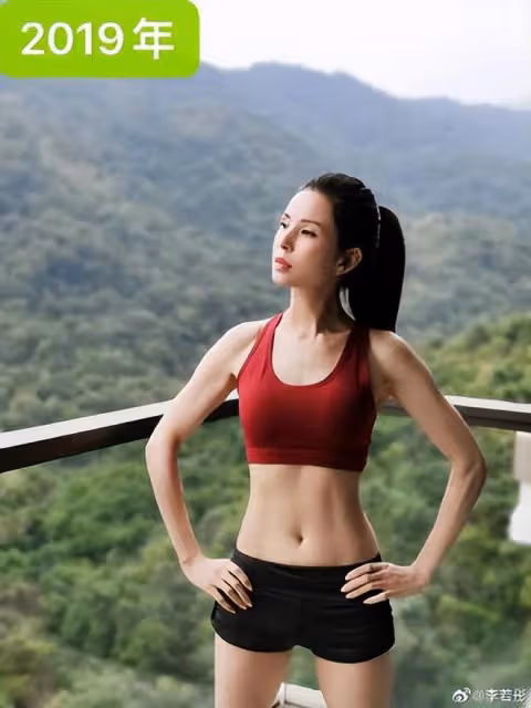 57歲李若彤公開多張健身舊照，11年過去狀態愈發好，越活越年輕