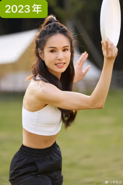57歲李若彤公開多張健身舊照，11年過去狀態愈發好，越活越年輕