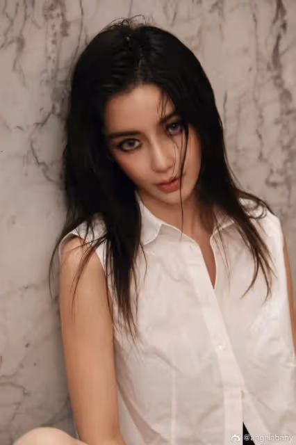 楊穎婦女節曬與兒子合照，7歲小海綿長高不少，母子同框超有愛