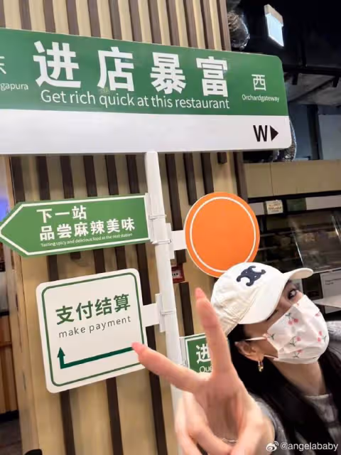 楊穎婦女節曬與兒子合照，7歲小海綿長高不少，母子同框超有愛