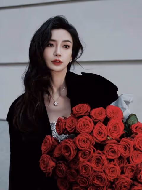 楊穎婦女節曬與兒子合照，7歲小海綿長高不少，母子同框超有愛