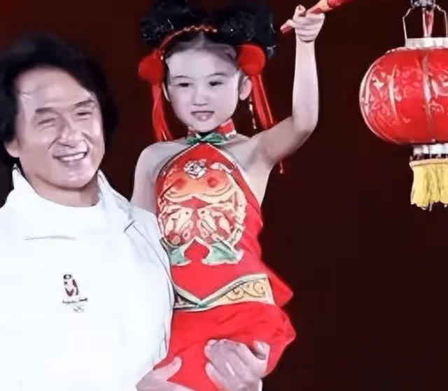 和成龍上節目爆紅!童星14歲被酸「長這樣還能演戲」 9年後「女大十八變」認了:不會再回演藝圈