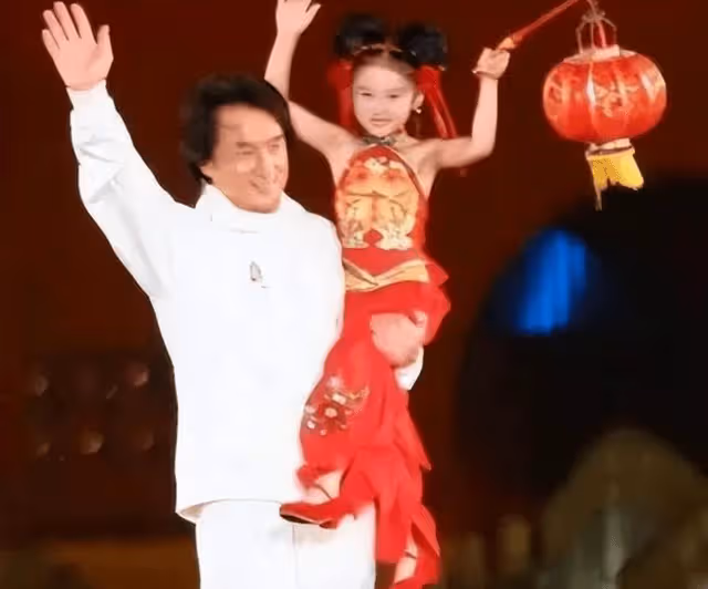 和成龍上節目爆紅!童星14歲被酸「長這樣還能演戲」 9年後「女大十八變」認了:不會再回演藝圈