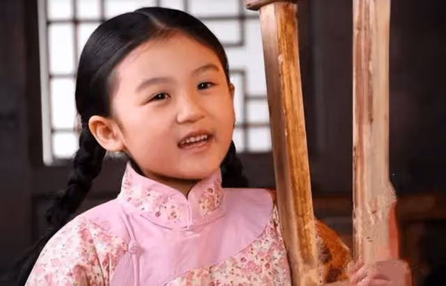 和成龍上節目爆紅!童星14歲被酸「長這樣還能演戲」 9年後「女大十八變」認了:不會再回演藝圈