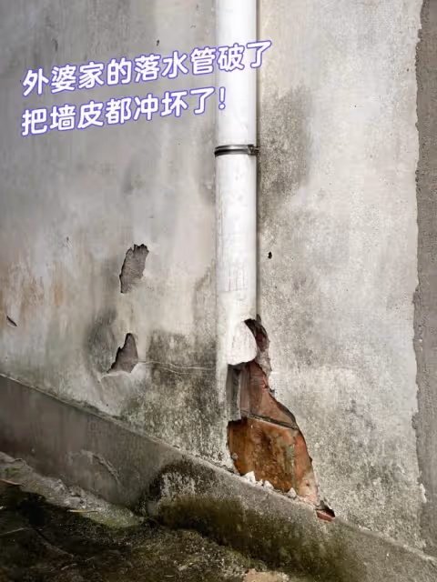 女友超會動手做!把灰色水管「畫成瑪利歐世界」繽紛又可愛 拿出馬桶吸盤放床邊「秒變看劇神器」