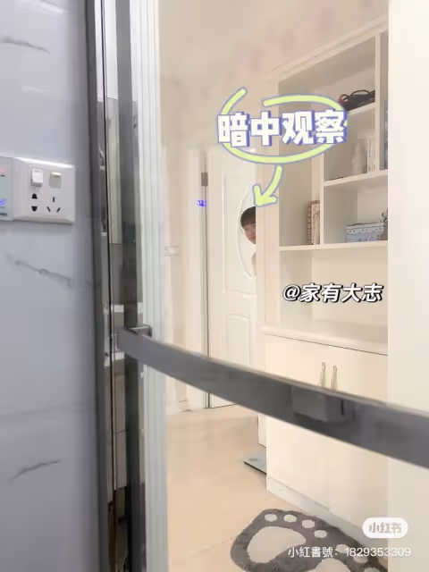 女友超會動手做!把灰色水管「畫成瑪利歐世界」繽紛又可愛 拿出馬桶吸盤放床邊「秒變看劇神器」