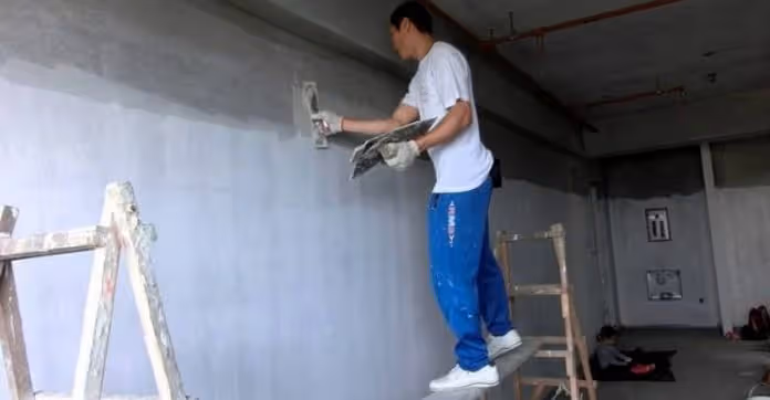 拚命工作反被凹!完工後僱主後悔硬要砍價「油漆工爸無助皺眉」 女兒心疼曝內情「太認真竟吃虧」網嘆:爸爸沒有錯