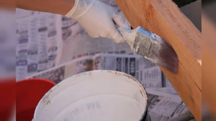 拚命工作反被凹!完工後僱主後悔硬要砍價「油漆工爸無助皺眉」 女兒心疼曝內情「太認真竟吃虧」網嘆:爸爸沒有錯