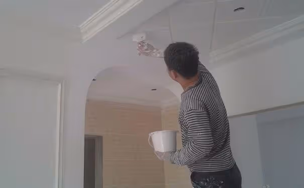 拚命工作反被凹！完工後僱主後悔硬要砍價「油漆工爸無助皺眉」　女兒心疼曝內情「太認真竟吃虧」網嘆：爸爸沒有錯