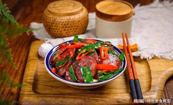 鮮香味美，口感獨特！嘗一口蒜苔炒臘肉的極致享受！