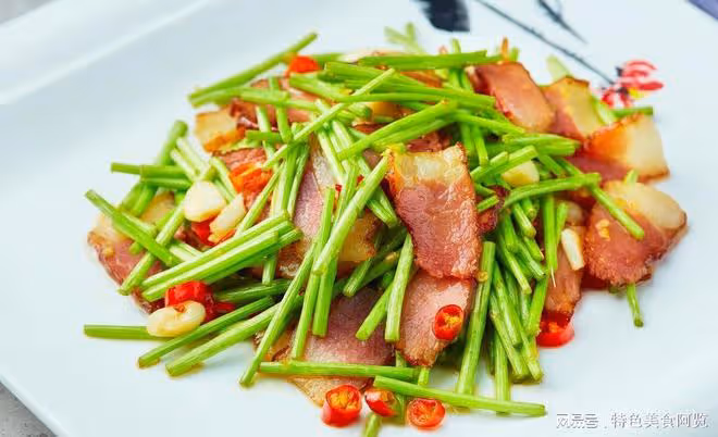 鮮香味美，口感獨特！嘗一口蒜苔炒臘肉的極致享受！