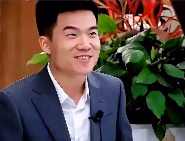 小貝喊話董宇輝:女神節為何不給我們放假半天?董宇輝回復超搞笑