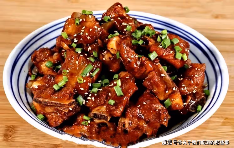 燉排骨時,有人先焯水,有人直接燉,大廚:全都不對,教你正確做法