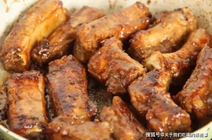 燉排骨時,有人先焯水,有人直接燉,大廚:全都不對,教你正確做法