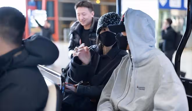 謝霆鋒澳門出席活動談王菲，用5個字簡單回應，滿臉笑容很甜蜜