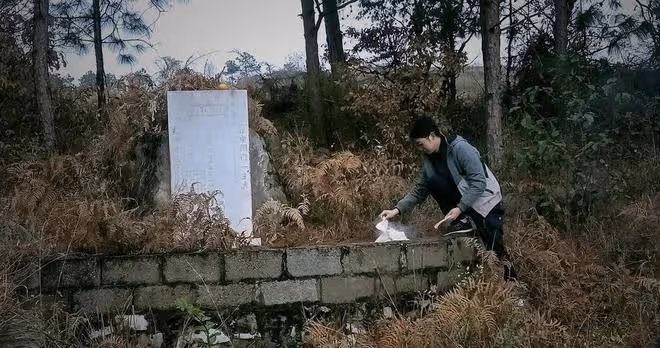 「上墳不帶三人,子孫代代富」,啥意思?上墳有啥講究?