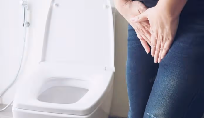 女性注意!感覺沒尿乾淨「恐引發腎衰竭」 婦科醫「教導正確尿姿」網友驚呼:解決多年困擾