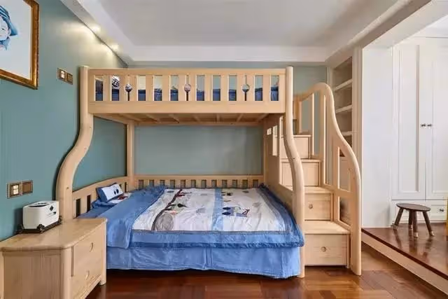 老公讓公婆和小叔「搬進我的陪嫁房」!他出差回來「見婆婆打地鋪」竟賞我一巴掌,下秒「主臥走出來的人」讓他腿軟