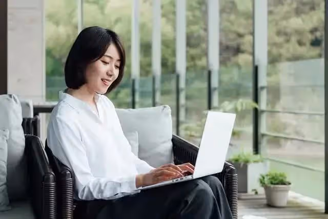 帶了外孫8年,女婿卻要我「住進儲藏室」:媽,妳別佔房子空間….我泛淚入住,女兒也沒挽留我….但是最後我卻「活成了別人羨慕的樣子...