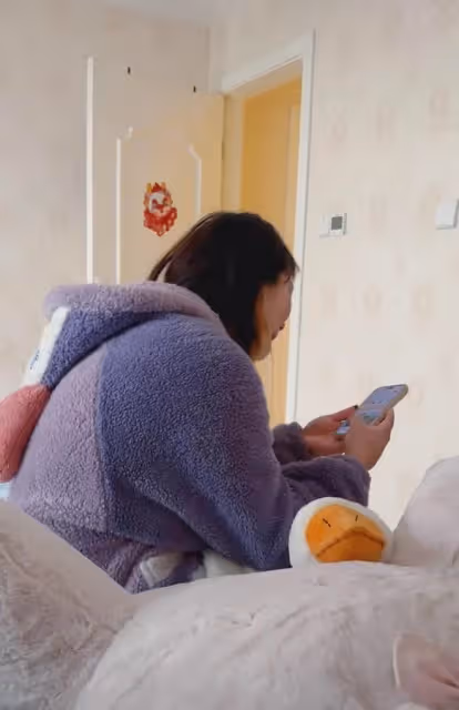 男女相親認識結婚後沒有話題,男子開啟尬聊模式,妻子反應太冷淡