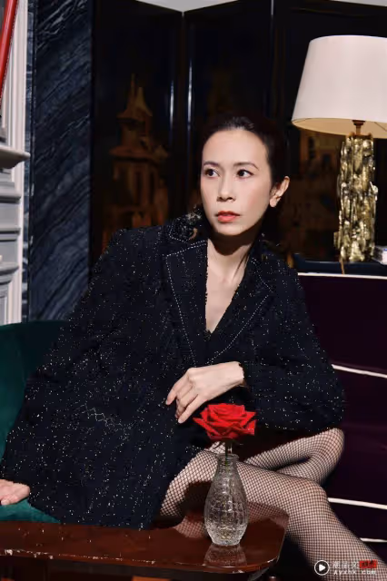 林心如、莫文蔚罕同台!「巴黎街頭被捕捉」 為夏姿・陳展中西風采