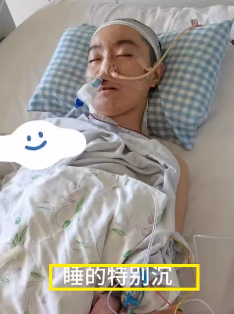 22歲「點讀機女孩」露面!腦瘤術後疑傷到神經,恐難以恢復!