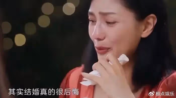 倒追小2歲丈夫放棄事業3年生2子,當眾痛哭後悔結婚,如今怎樣?