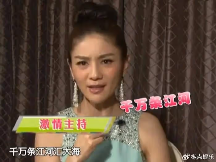 倒追小2歲丈夫放棄事業3年生2子,當眾痛哭後悔結婚,如今怎樣?