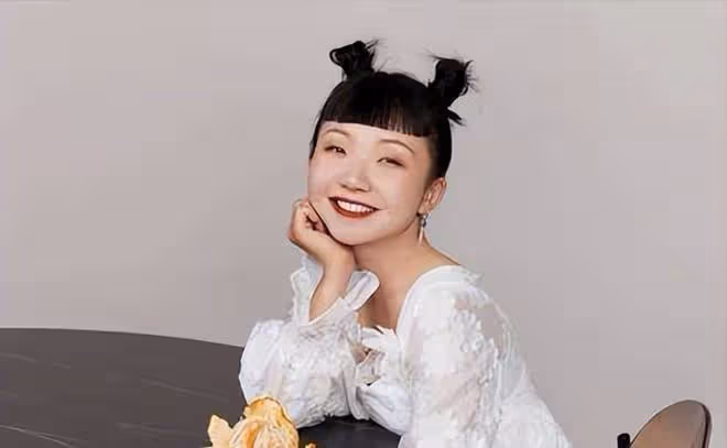 辣目洋子與徐志勝對視合照引熱議,網友:喜劇界的「金童玉女」?