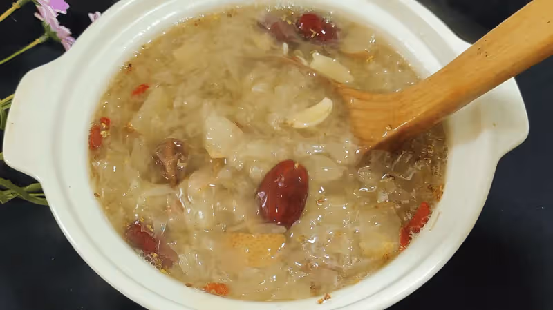 老祖宗的智慧,梨子和它煮是一絕!春天煮一碗,滋潤不生濕,口口清甜潤到心尖