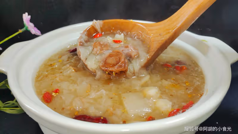 老祖宗的智慧,梨子和它煮是一絕!春天煮一碗,滋潤不生濕,口口清甜潤到心尖