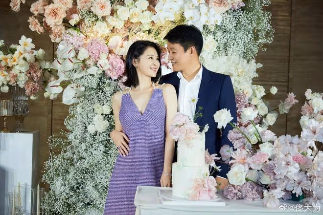 佟大為老婆曬全家福,三個孩子露臉像爸爸,倆女兒身高均超一米七