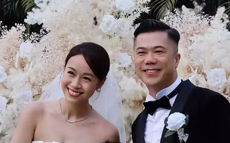 香港女星黃心穎被曝懷孕，出國旅遊穿寬鬆衣服，腹部凸起孕味足