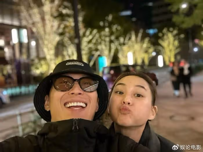 真夫妻就是好嗑，竇驍何超蓮又發糖了，甜齁了！