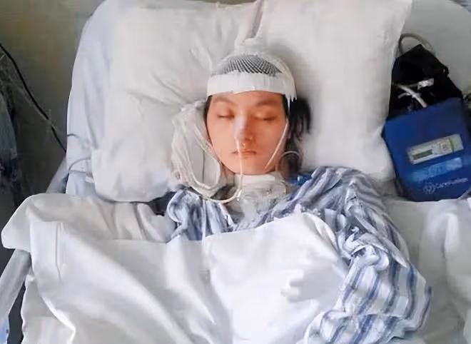 東北姑娘發生意外成植物人,被父母拋棄後,女護工無償照顧17年