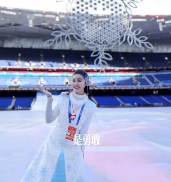 「點讀機女孩」手術後嗜睡,媽媽頻繁營業惹質疑,還刪網友評論!