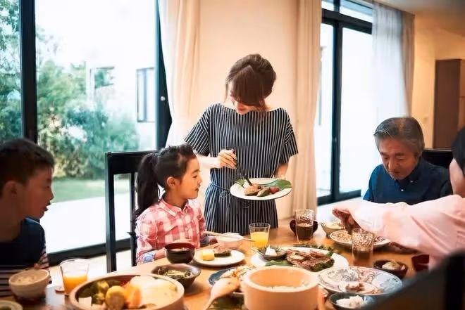 親戚每有紅白喜事嫂子都找藉口不幫忙，如今她兒娶妻，大家都學她