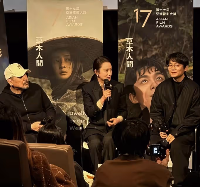 陳建斌夫婦香港路演受追捧,48歲蔣勤勤生圖驚艷,難怪叫「水靈」