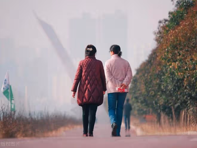 有倆兒子的堂姐，當年只是退掉了社保，沒想到卻毀了她晚年的幸福