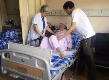 女兒在醫院生孩子,親家不管不顧,最後俺把錢付了,他們慌了