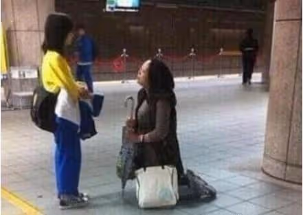 糟糠妻一無是處!離婚當天我媽「放鞭炮慶祝」,10天後「前妻一句話」我跪著求復婚…