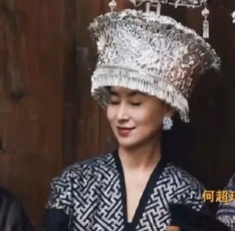 何超瓊貴州做鄉村振興!為當地居民送物資,還親自當模特宣傳非遺