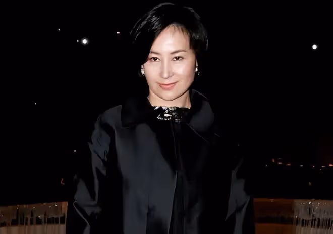 何超瓊驚艷亮相！穿苗繡演繹非遺之美，助力鄉村振興贏網友盛讚