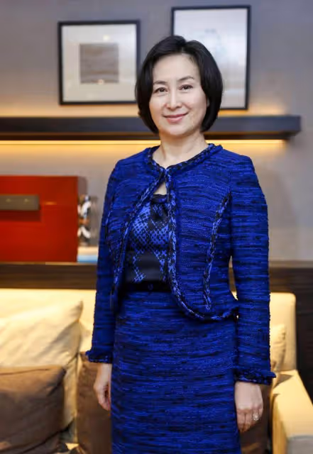 何超瓊驚艷亮相！穿苗繡演繹非遺之美，助力鄉村振興贏網友盛讚