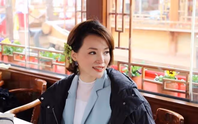 董卿低調現身自然博物館，與兒子共享親子時光，網友呼喚復出主持