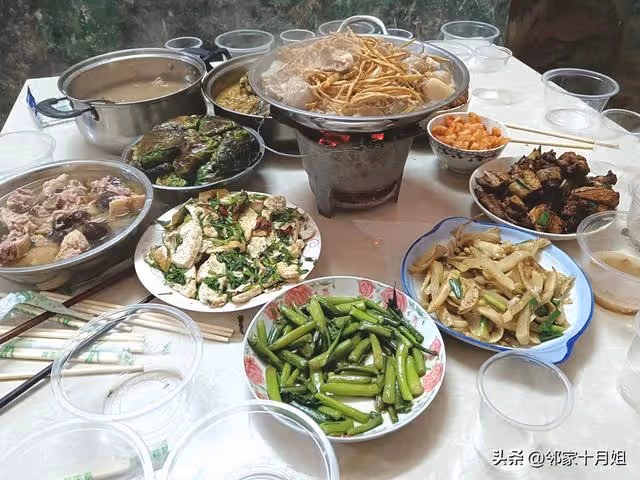 我76歲，活成一個笑話！過年天天做3頓飯，全家10個人，沒1人幫忙