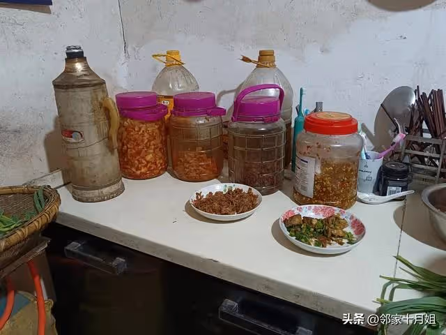 我76歲，活成一個笑話！過年天天做3頓飯，全家10個人，沒1人幫忙